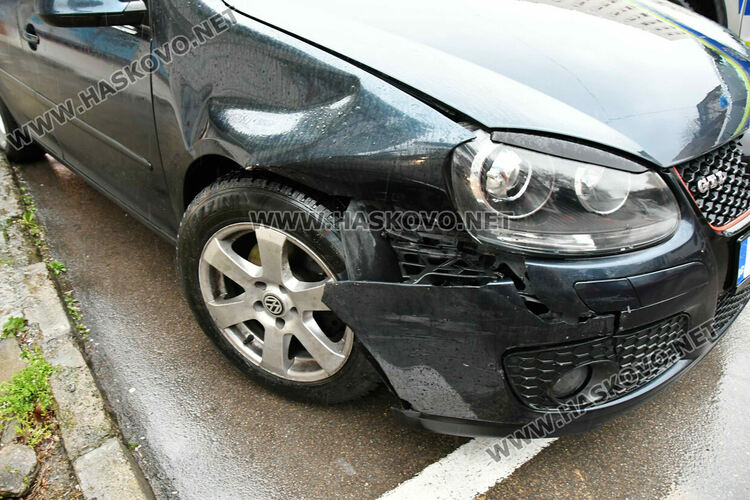 Жена пострада при катастрофа на кръстовище в Хасково