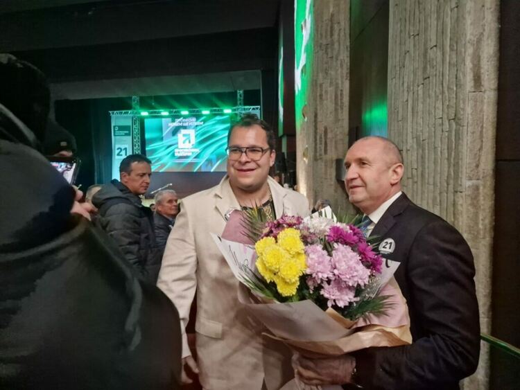 Лидерът на &bdquo;Прогресивна България&ldquo; Румен Радев в Смолян: Обществото излиза от апатията и чупи оковите на страха/ Галерия/