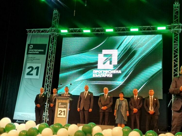 Лидерът на &bdquo;Прогресивна България&ldquo; Румен Радев в Смолян: Обществото излиза от апатията и чупи оковите на страха/ Галерия/