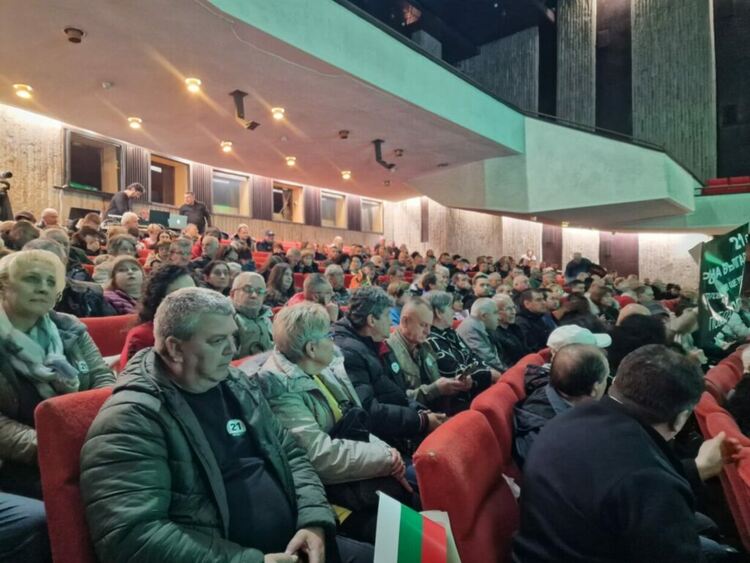 Лидерът на &bdquo;Прогресивна България&ldquo; Румен Радев в Смолян: Обществото излиза от апатията и чупи оковите на страха/ Галерия/