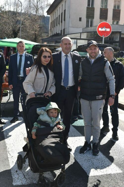 Румен Радев в Златоград: Обществото излиза от апатията и поема към нов път / ГАЛЕРИЯ/