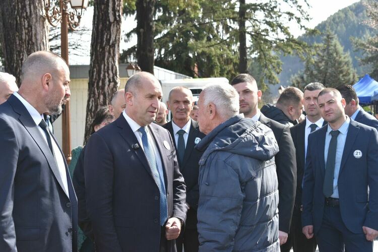 Румен Радев в Златоград: Обществото излиза от апатията и поема към нов път / ГАЛЕРИЯ/