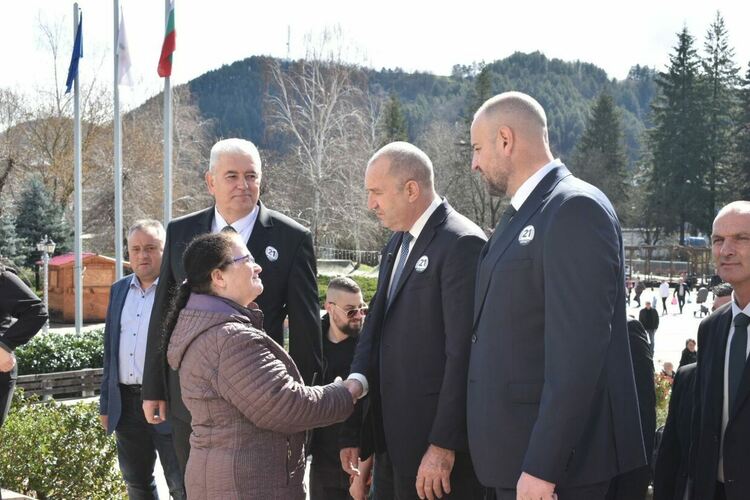 Румен Радев в Златоград: Обществото излиза от апатията и поема към нов път / ГАЛЕРИЯ/
