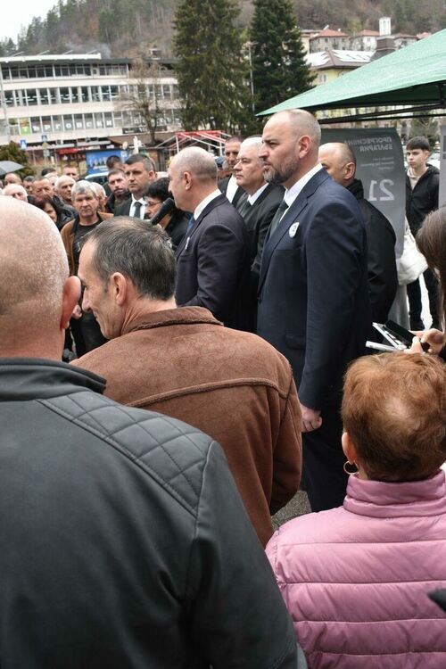 Лидерът на &bdquo;Прогресивна България&ldquo; Румен Радев се срещна с жители на община Мадан /Галерия/