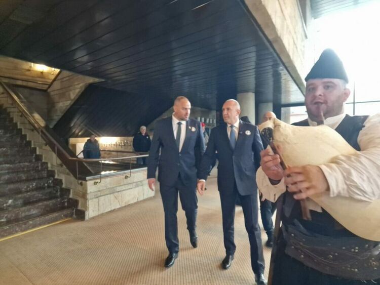 Лидерът на &bdquo;Прогресивна България&ldquo; Румен Радев в Смолян: Обществото излиза от апатията и чупи оковите на страха/ Галерия/