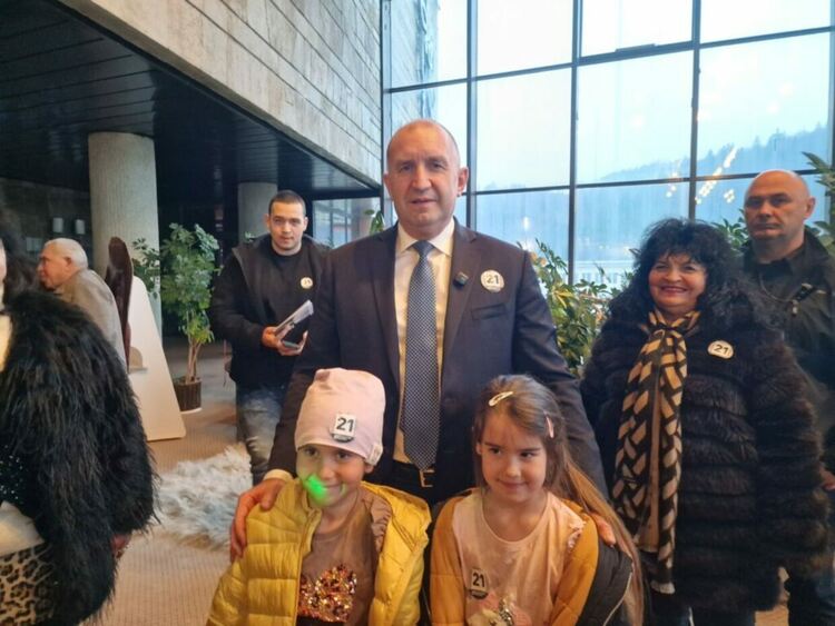 Лидерът на &bdquo;Прогресивна България&ldquo; Румен Радев в Смолян: Обществото излиза от апатията и чупи оковите на страха/ Галерия/