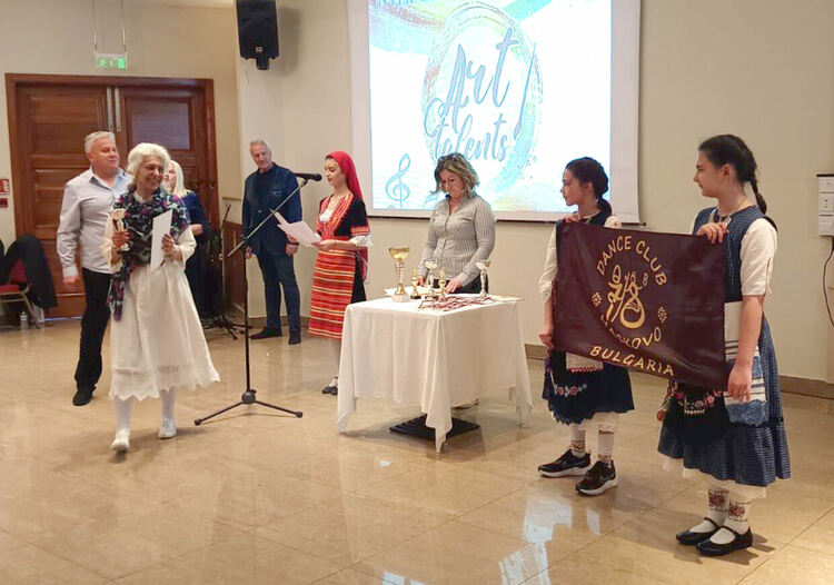 Танцов клуб &bdquo;7/8б Хасково&ldquo; с първо място в международен фестивал в Малта
