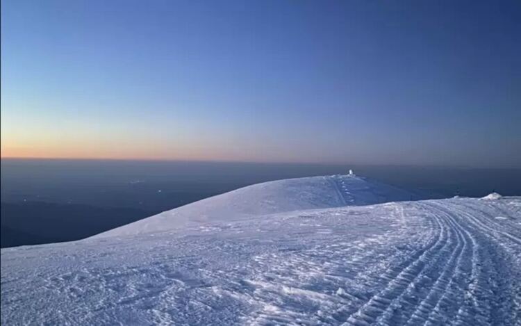 Туристическа спалня Ботев връх Кадър от върха, 8 март 2026 г.