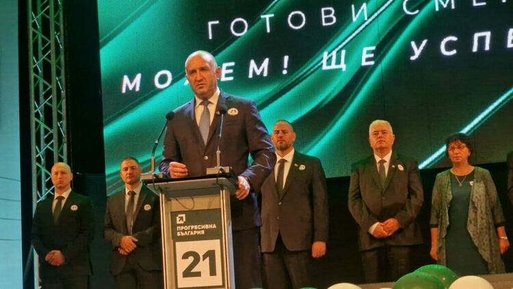 Лидерът на &bdquo;Прогресивна България&ldquo; Румен Радев в Смолян: Обществото излиза от апатията и чупи оковите на страха/ Галерия/