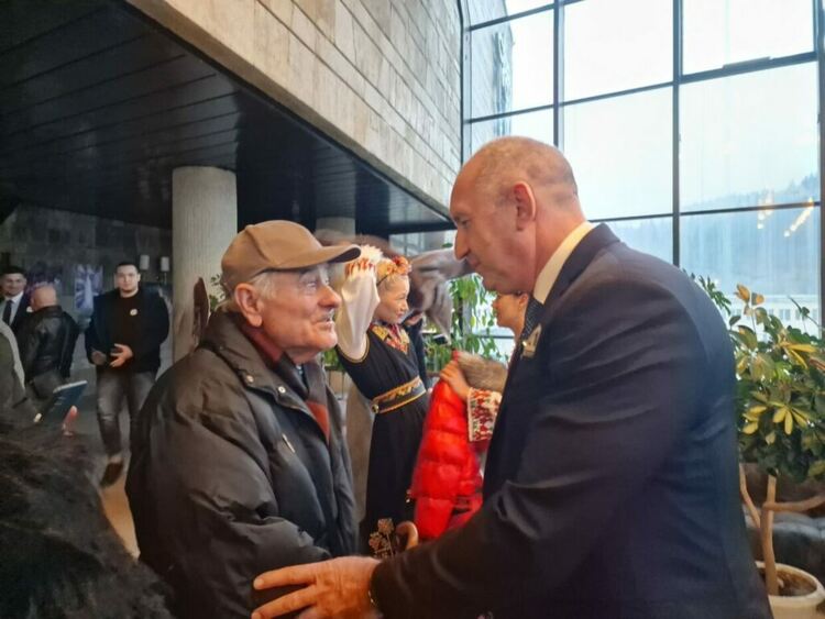 Лидерът на &bdquo;Прогресивна България&ldquo; Румен Радев в Смолян: Обществото излиза от апатията и чупи оковите на страха/ Галерия/