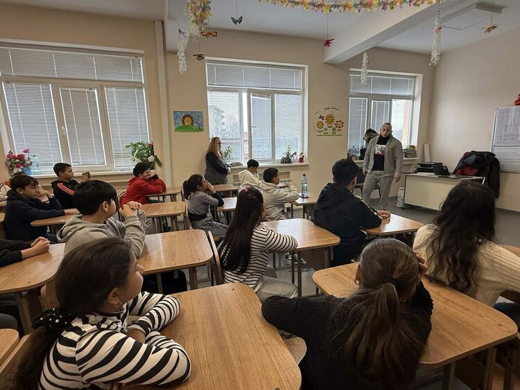 Световен вицешампион се включи в &bdquo;Походът на книгите&ldquo; в ОУ &bdquo;Никола Вапцаров&ldquo;&nbsp;&ndash; Хасково