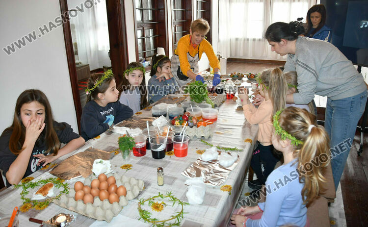 Деца оживиха &bdquo;Шишмановата къща&ldquo; в Хасково с великденска работилница