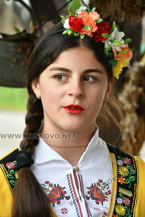 Пъстро лазаруване в Узунджово: Млади момичета донесоха благословия за здраве и берекет