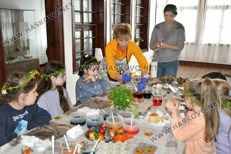 Деца оживиха &bdquo;Шишмановата къща&ldquo; в Хасково с великденска работилница