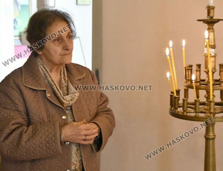 Арменската общност в Хасково празнува Възкресение Христово с тържествена литургия