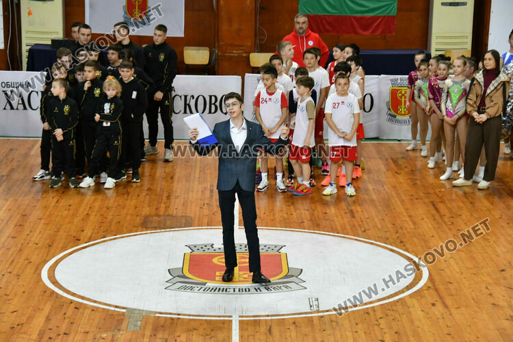 Пълна зала &bdquo;Дружба&ldquo; подкрепи кампанията &bdquo;Ръка, която дава&nbsp;&ndash; не обеднява&ldquo;