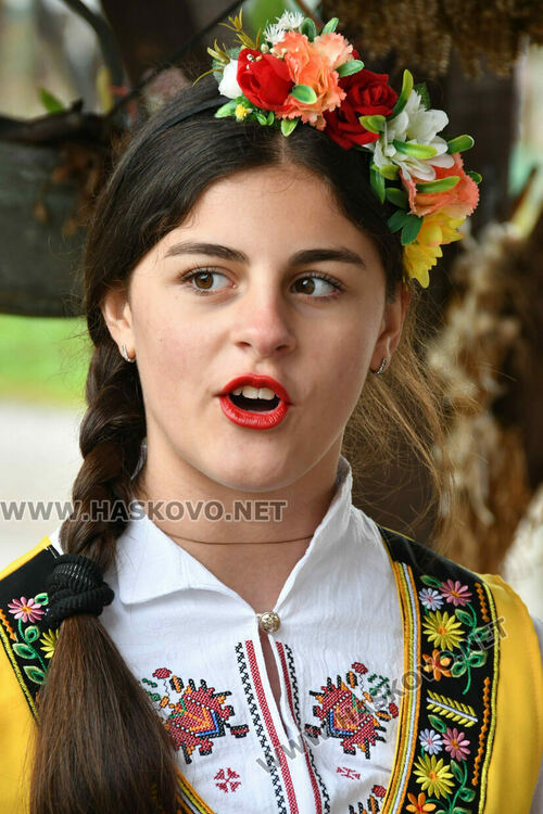 Пъстро лазаруване в Узунджово: Млади момичета донесоха благословия за здраве и берекет