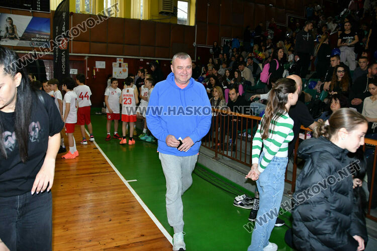 Пълна зала &bdquo;Дружба&ldquo; подкрепи кампанията &bdquo;Ръка, която дава&nbsp;&ndash; не обеднява&ldquo;