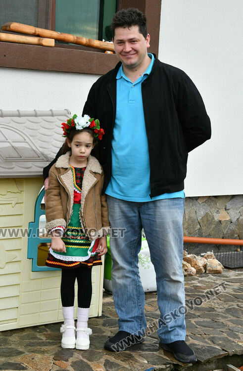 Пъстро лазаруване в Узунджово: Млади момичета донесоха благословия за здраве и берекет