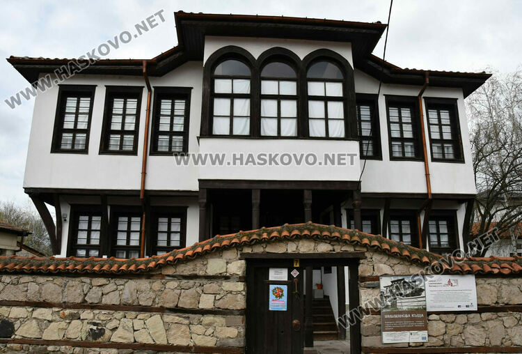 Деца оживиха &bdquo;Шишмановата къща&ldquo; в Хасково с великденска работилница