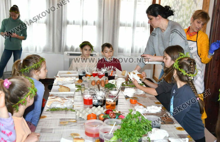 Деца оживиха &bdquo;Шишмановата къща&ldquo; в Хасково с великденска работилница