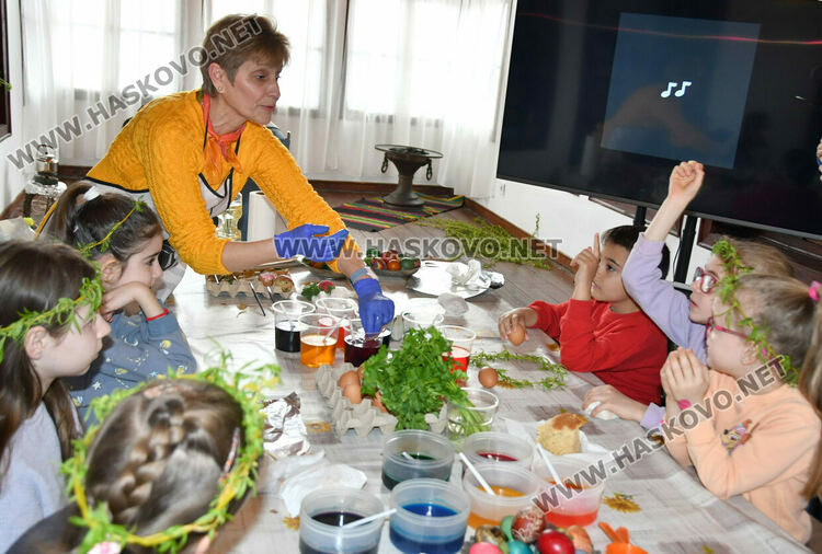 Деца оживиха &bdquo;Шишмановата къща&ldquo; в Хасково с великденска работилница