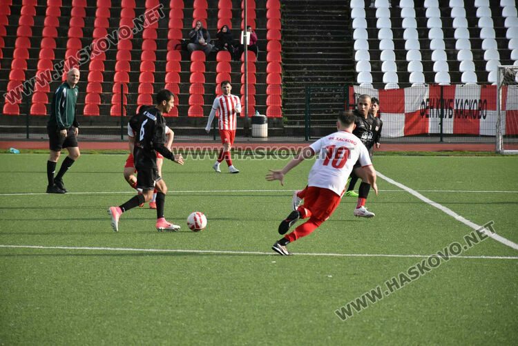 Това ли е футболната реалност в областните групи? Отбор записа победа с 15:0 