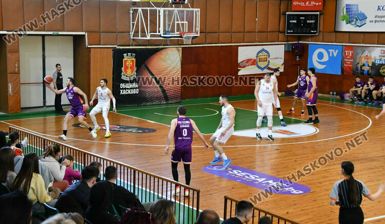 Баскетболният &bdquo;Хасково&ldquo; стартира с успех в плейофите 