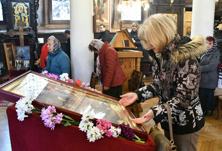 Стотици миряни посетиха църквите на Цветница в Хасково