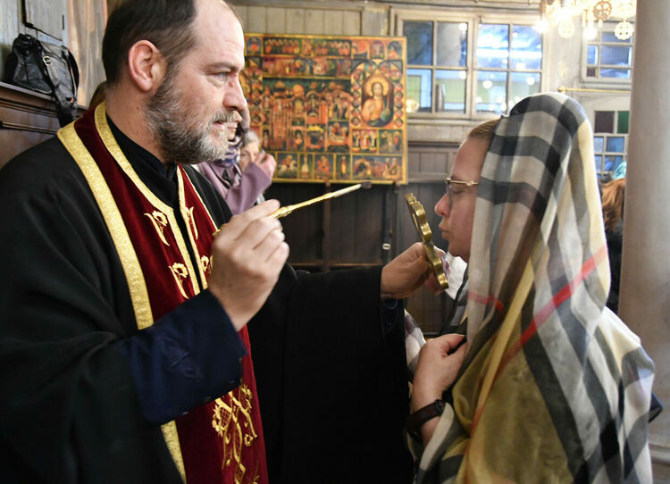 Стотици миряни посетиха църквите на Цветница в Хасково