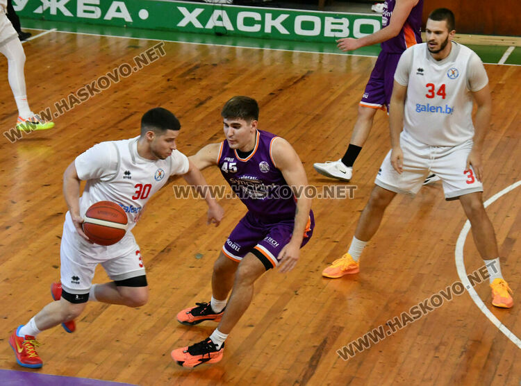 Баскетболният &bdquo;Хасково&ldquo; стартира с успех в плейофите 