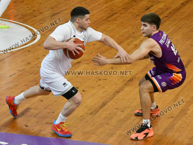 Баскетболният &bdquo;Хасково&ldquo; стартира с успех в плейофите 