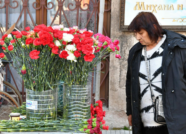 Стотици миряни посетиха църквите на Цветница в Хасково