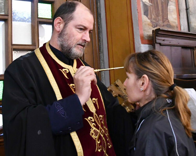 Стотици миряни посетиха църквите на Цветница в Хасково