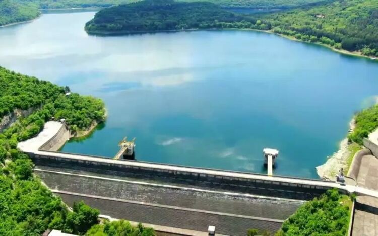 Язовир &bdquo;Александър Стамболийски&ldquo; прелива