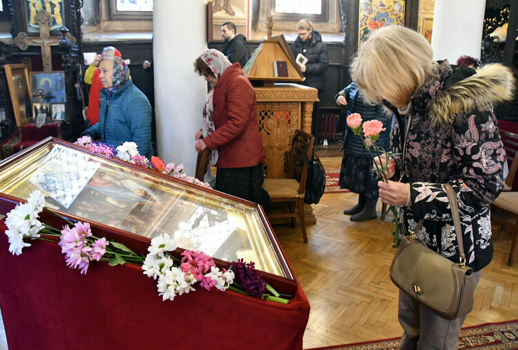 Стотици миряни посетиха църквите на Цветница в Хасково