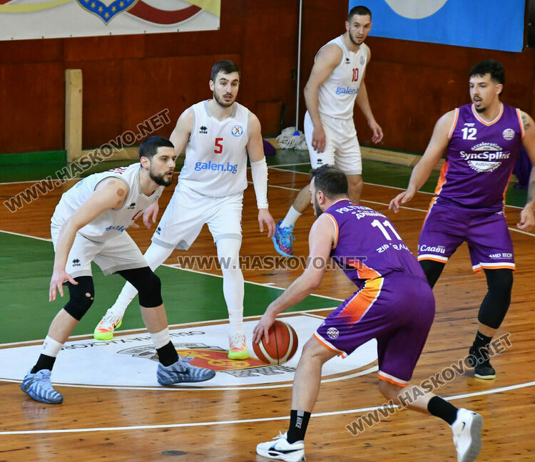 Баскетболният &bdquo;Хасково&ldquo; стартира с успех в плейофите 