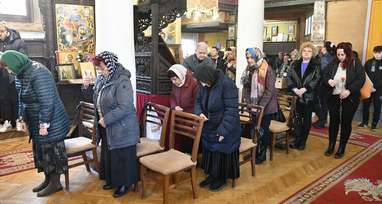 Стотици миряни посетиха църквите на Цветница в Хасково