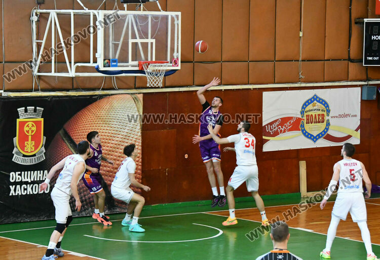 Баскетболният &bdquo;Хасково&ldquo; стартира с успех в плейофите 