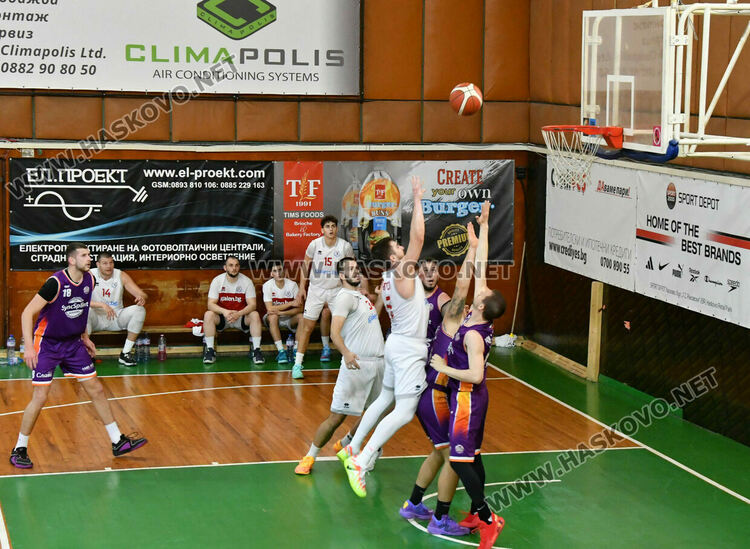 Баскетболният &bdquo;Хасково&ldquo; стартира с успех в плейофите 