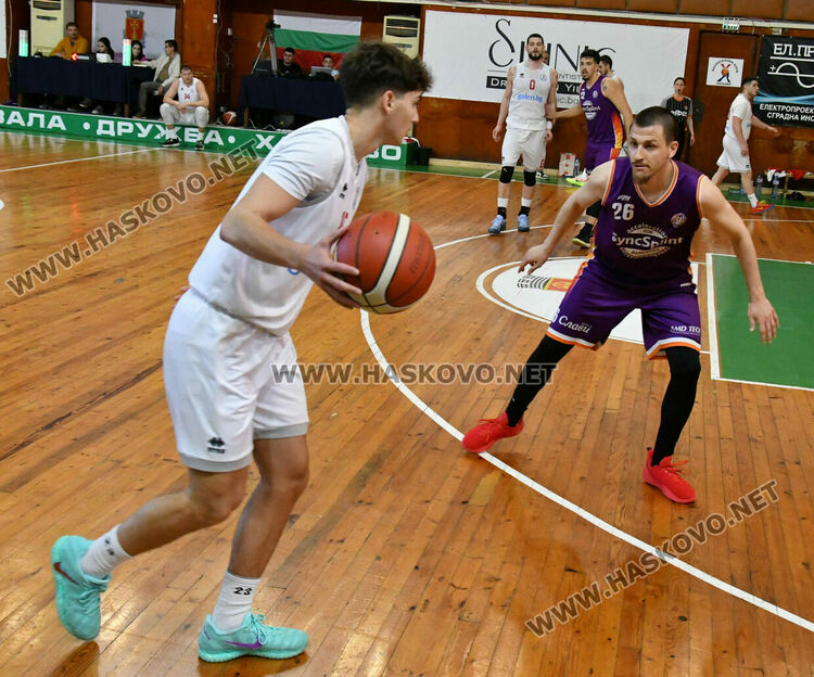Баскетболният &bdquo;Хасково&ldquo; стартира с успех в плейофите 