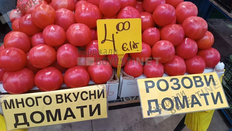 Българските домати удариха по цени краставиците на Пазара в Кърджали