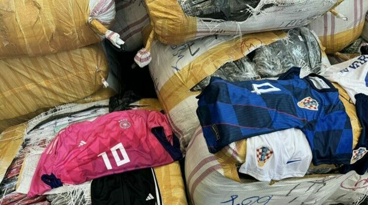 Иззеха над 1000 дрехи и обувки &bdquo;маркови&ldquo; ментета 