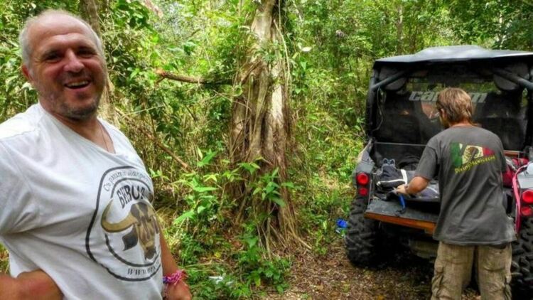 Атанас Русев с тениска на Биволъ в Мексико