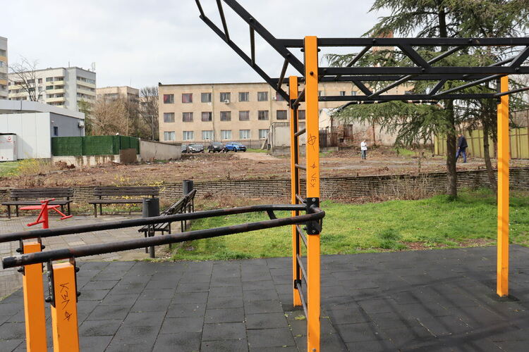 Започна ремонтът и възстановяването на спортното игрище на ул. &bdquo;Стара планина&ldquo; 