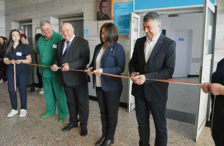 И областният управител бе сред гостите при откриването на обновеното неврологично отделение на болницата