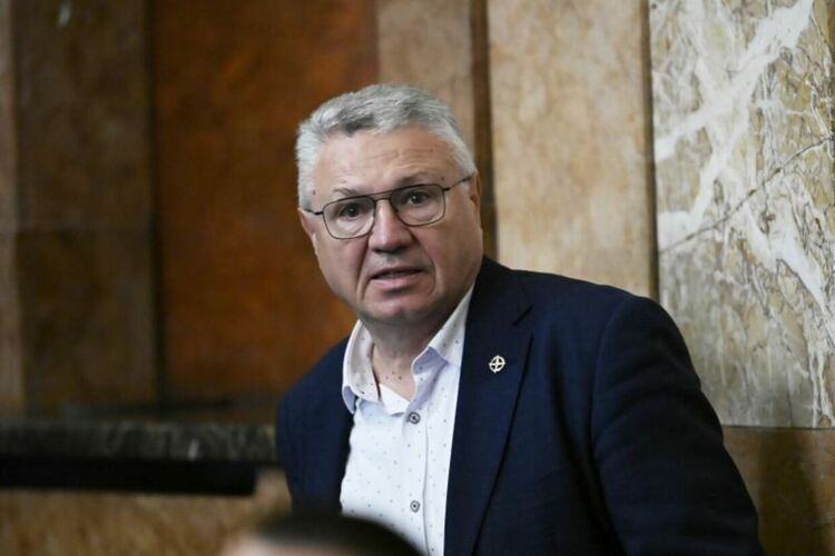 Велизар Шаламанов.