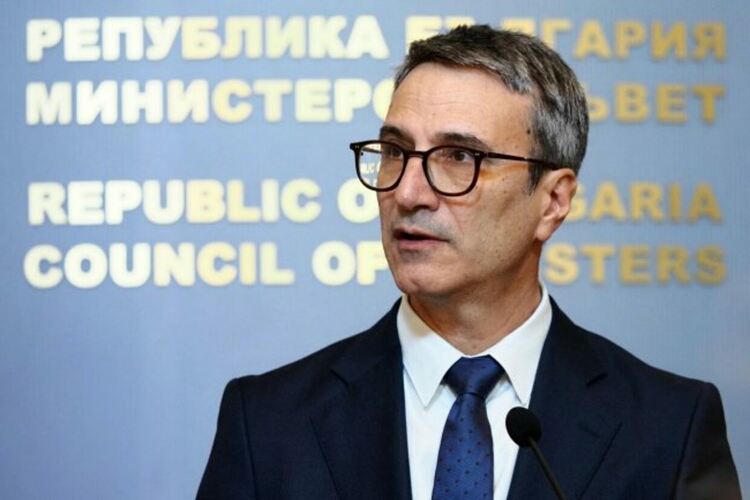 Трайков: Може да се въведе таван на печалбата при горивата