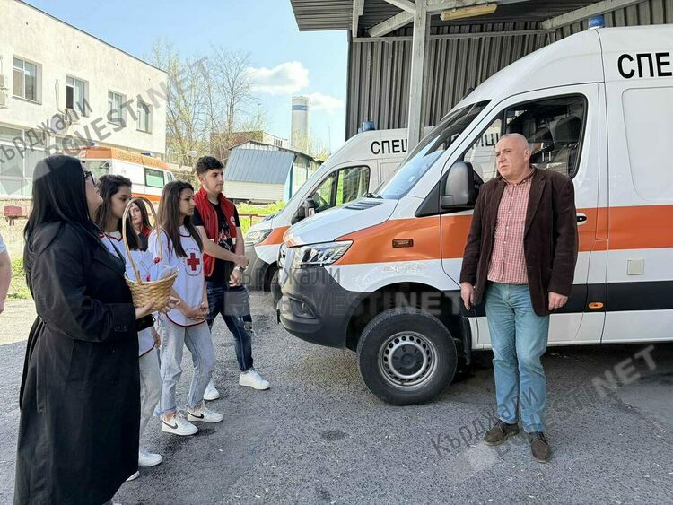 Доброволци от БМЧК се запознаха детайлно с дейността на Центъра за спешна медицинска помощ  