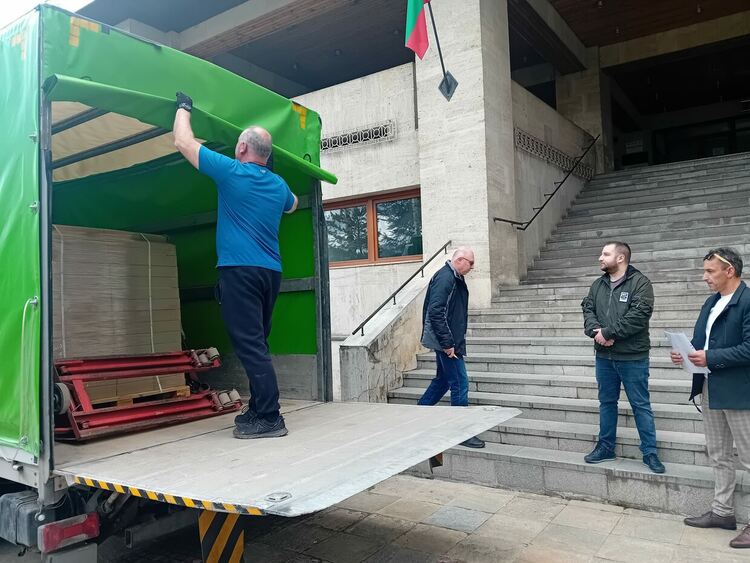 83 000 бюлетини за изборите доставиха в Смолян 